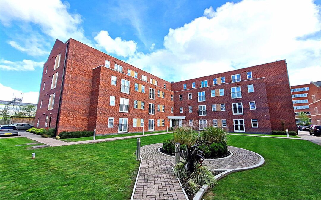 Crescent House, Woodside Park, Rugby